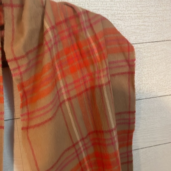 SOL Alpaca 100% Baby Alpaca Beige Plaid Fringed Scarf - Picture 3 of 10